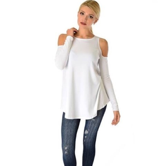 Lyss Loo Tops - NWOT. Cold Shoulder Ribbed Top. LYSS LOO.